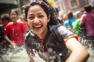 ai genererad thai kvinna spelar vatten i songkran festival bokeh stil bakgrund med generativ ai foto