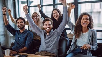 ai generativ grupp av raser människor med händer upp leende på kamera tillsammans företags- team kollegor gratulera medarbetare med företag Framgång i coworking delad kontor foto