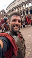 ai generativ stilig Lycklig ung man tar en selfie på de colosseum i rom på semester i Italien foto