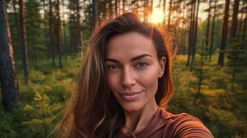 ai generativ Söt caucasian kvinna tar en selfie i en skog natur i de bakgrund foto