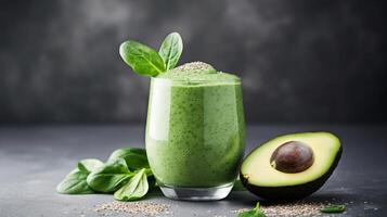 ai genererad friska grön smoothie med avokado, chia frön och spenat i en glas på en mörk bakgrund. foto
