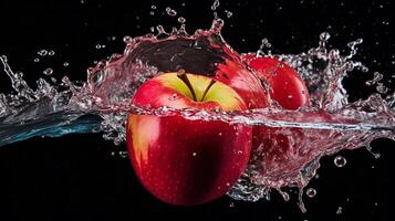 ai genererad röd äpple i vatten stänk, isolerat på svart bakgrund. foto
