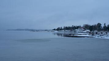 på de frysta kust av Norge i december. foto