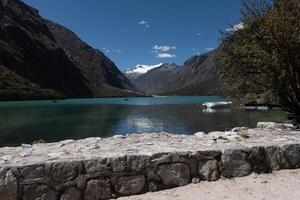 llanganuco lagun belägen på 3850 meter ovan hav nivå i de provins av huaraz, peru. foto