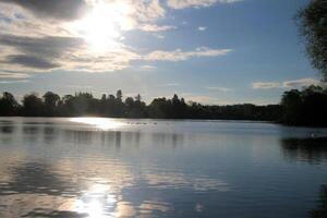 en se av ellesmere sjö i de tidigt morgon- foto