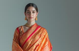 ai genererad kvinna i marathi saree stående graciöst på grå bakgrund, Gudi Padwa traditionell Kläder begrepp foto