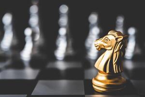schack styrelse spel begrepp av företag idéer och konkurrens och stratagy planen Framgång menande foto