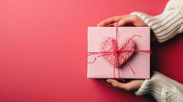 ai genererad stänga upp på kvinna händer innehav en gåva i en rosa hjärta presenterar för valentine dag, födelsedag, mors dag. platt lägga valentines dag bakgrund, isolerat på röd bakgrund foto