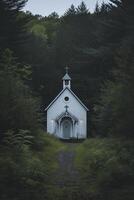 ai genererad små vit kyrka med en grå tak, belägen på de kant av en tät, mörk skog ai genererad foto