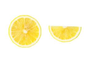 topp se av gul citron- halv och skiva eller fjärdedel i uppsättning isolerat på vit bakgrund med klippning väg foto