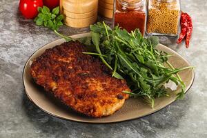 gott rostad panerad kött schnitzel foto