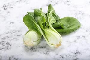 asiatisk kök färsk rå sallad pak choi foto