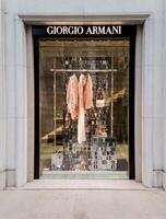 Frankrike, paris, januari 09, 2024 - giorgio armani boutique foto