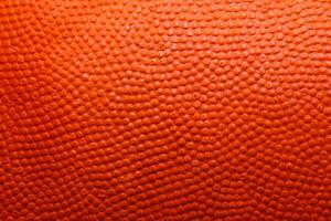 närbild av orange basketboll textur bakgrund foto