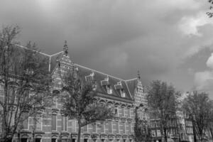 de stad av amsterdam i holland foto