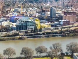 visningar av portland från en hög punkt i de stad. se från de fönster av de portland stad grill skaldjur restaurang. foto