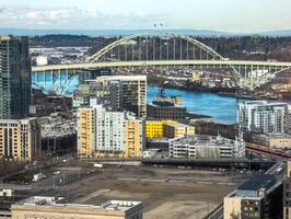 visningar av portland från en hög punkt i de stad. se från de fönster av de portland stad grill skaldjur restaurang. foto