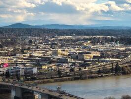 visningar av portland från en hög punkt i de stad. se från de fönster av de portland stad grill skaldjur restaurang. foto