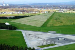 montera moere berg på moerenuma parkera var är en känd landmärke av sapporo, japan. foto