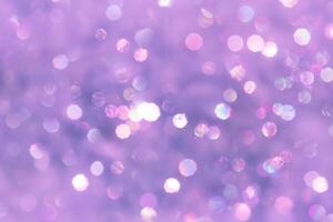 violett suddig bakgrund med bokeh lampor foto