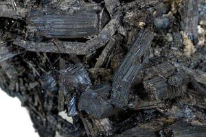 makro sten mineral antimonit, stibnite på en vit bakgrund foto