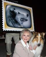 juni lockhart lassie på de usps stämpel avslöjande av frimärken uppfyllande tidigt tv memeoris på de TV akademi i Nej hollywood, ca på augusti 11, 2009 2009 foto