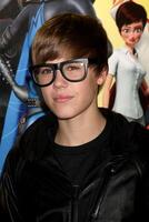 los angeles - okt 30 Precis inkommet bieber ankommer på de megamind la premiär halloween extravaganza på mannens kinesisk teater på oktober 30, 2010 i los angeles, ca foto