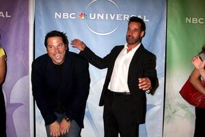 greg grunberg adrian pasdar anländer på de nbc tca fest på de langham Huntington hotell spa i pasadena, ca på augusti 5, 2009 2009 foto