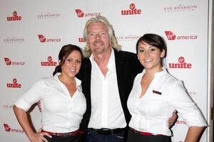 los angeles - nov 11 herr richard Branson, jungfrulig Amerika flyg skötare ankommer på de sten de kabash gala 2010 på dorothy chandler paviljong på november 11, 2010 i los angeles, ca foto