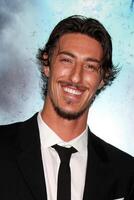 los angeles nov 9 eric balfour ankommer på de horisont värld premiär på kunglig teatrar på la leva på november 9 2010 i los angeles ca foto