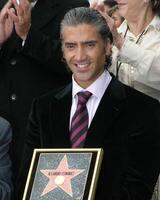 alejandro fernandez alejandro fernandez stjärna på de hollywood promenad av berömmelse ceremoni los angeles, ca december 2, 2005 foto