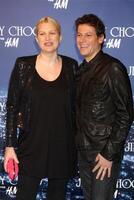 alice evans ioan gruffudd anländer på de jimmy choo för hm lansera fest privat bostad väst hollywood, ca november 2, 2009 foto