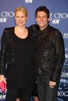 alice evans ioan gruffudd anländer på de jimmy choo för hm lansera fest privat bostad väst hollywood, ca november 2, 2009 foto