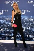 paris hilton anländer på de jimmy choo för hm lansera fest privat bostad väst hollywood, ca november 2, 2009 foto