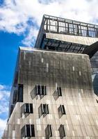 new york, usa, 16 augusti 2016 - 41 cooper square building i new york. det designades av arkitekten thom mayne och öppnades 2009. foto