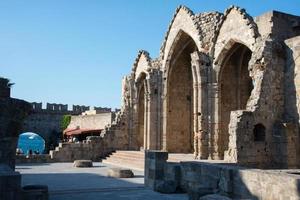 ruinerna av den bysantinska kyrkan av jungfrun av burgh, Rhodos stad, Grekland foto