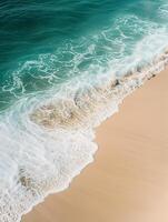 ai genererad en bakgrund av en strand och vågor på vit sand. genererad förbi artificiell intelligens. foto