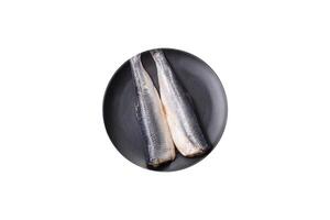 pacific sill filea marinerad med salt, kryddor och örter foto