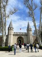 17 av april 2023 - istanbul, Kalkon - central Port till topkapi palats i istanbul foto