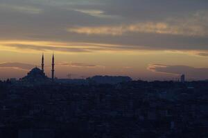 istanbul antenn stadsbild på solnedgång från galata torn foto