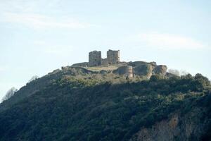 fästning ruiner av yoros slott, yoros kalesi, eller genuesisk slott, ett gammal byzantine slott på de sammanflöde av bosphorus och svart hav i anadolu kavagi, istanbul, Kalkon foto