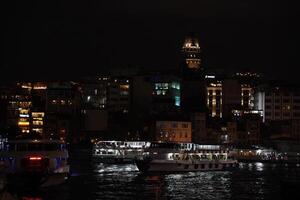 galata torn i istanbul Kalkon under restaurering niht se foto