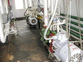 centrifugal olja pump. pumpning vatten behandling modul. olja Utrustning. foto