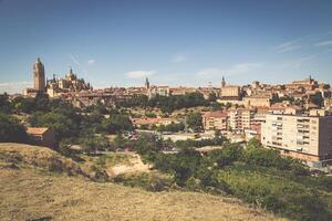 segovia, Spanien. panorama- se av de historisk stad av segovia horisont med catedral de santa maria de segovia, castilla y leon. foto