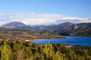 berg sjö i Pyrenéerna, Huesca, Spanien foto