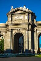 de känd puerta de alcala på oberoende fyrkant - madrid Spanien foto