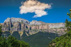 skön landskap av känd ordesa nationell parkera, pyreneerna, Spanien. foto