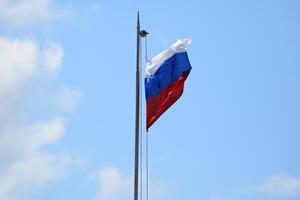 de fladdrande flagga av Ryssland. foto