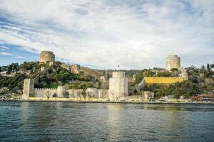 rumeli isari slott se från istanbul bosphorus kryssning foto