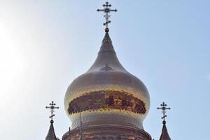 kupoler i en ortodox kyrka foto